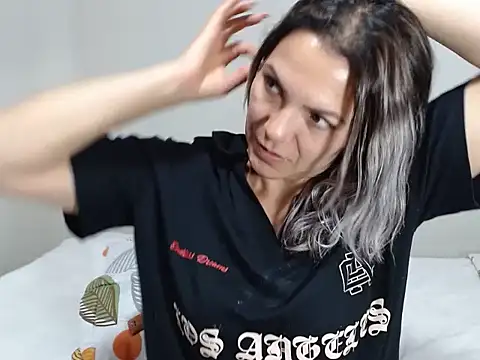 Snapshot of Chantal_hott chatting on 01/10/25, 03:18 Chantal hott online show from 01/10/25, 03:18