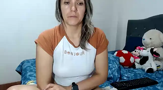 Snapshot of Chantal_hott chatting on 02/21/25, 02:50 Chantal hott online show from 02/21/25, 02:50