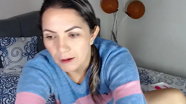 Snapshot of Chantal_hott chatting on 09/24/25, 02:53 Chantal hott online show from 09/24/25, 02:53