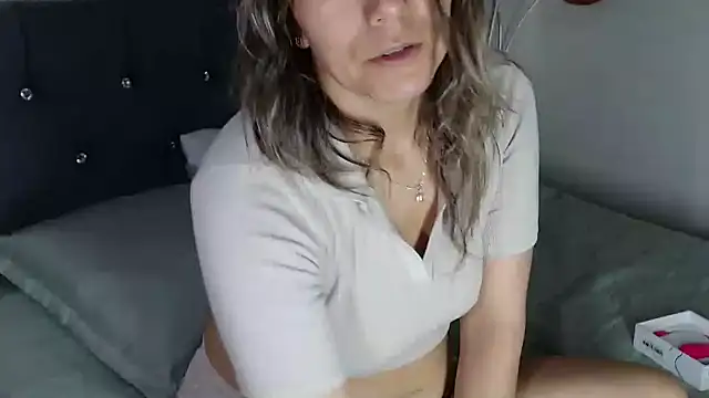 Snapshot of Chantal_hott chatting on 10/10/25, 08:41 Chantal hott online show from 10/10/25, 08:41