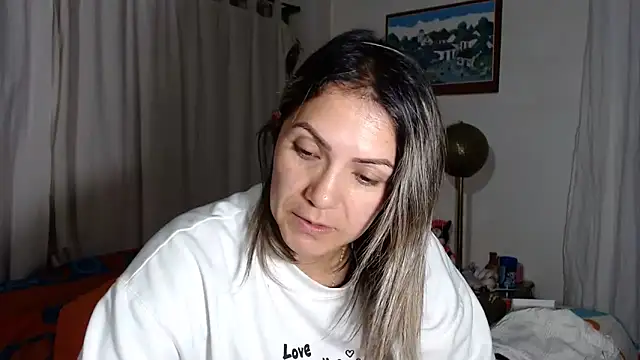 Snapshot of Chantal_hott chatting on 11/19/25, 01:27 Chantal hott online show from 11/19/25, 01:27