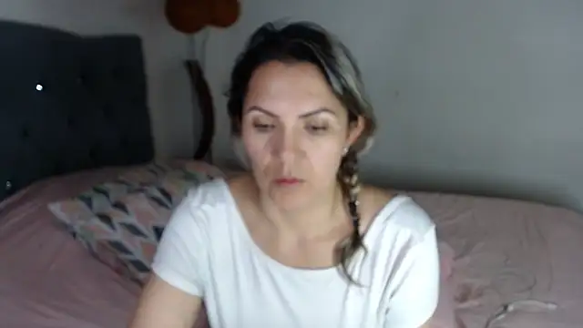 Chantal hott online show from 04/28/26, 02:27