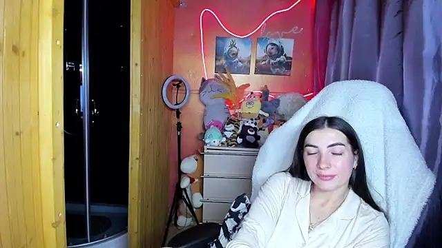 Fiery Brunette  online show from 04/25/26, 02:14