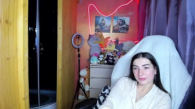 Fiery Brunette  online show from 04/27/26, 06:55