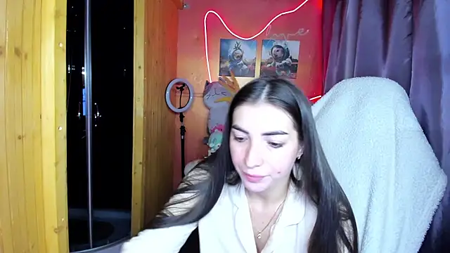 Fiery Brunette  online show from 04/28/26, 07:13