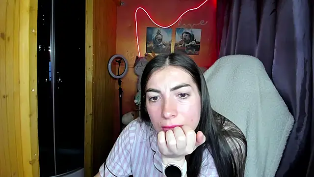 Fiery Brunette  online show from 05/02/26, 04:17