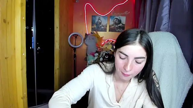 Fiery Brunette  online show from 05/17/26, 07:17
