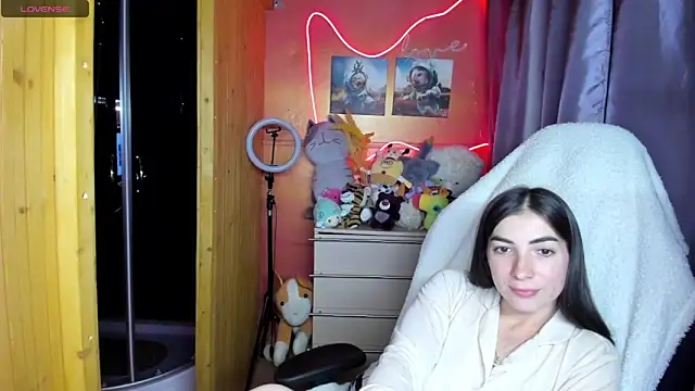 Fiery Brunette  online show from 06/13/26, 03:54