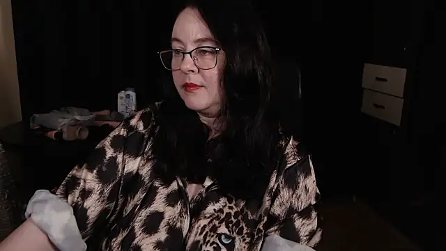 Snapshot of poshmistress chatting on 11/20/25, 02:01 poshmistress online show from 11/20/25, 02:01