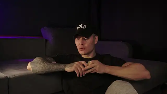 Snapshot of RODARRI chatting on 12/22/25, 05:32 RODARRI online show from 12/22/25, 05:32