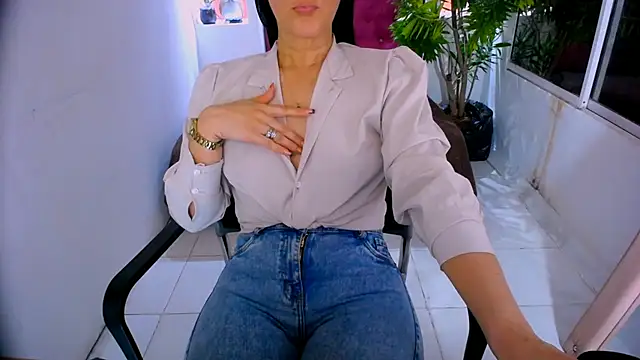 BitterMomXxx online show from 09/15/25, 01:22