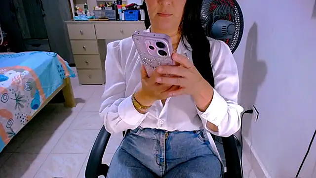 BitterMomXxx online show from 06/26/26, 04:00