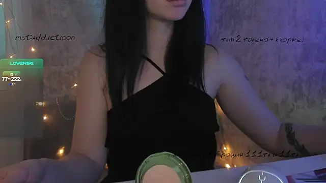 Snapshot of elena_addiction chatting on 02/02/25, 12:13 elena addiction online show from 02/02/25, 12:13