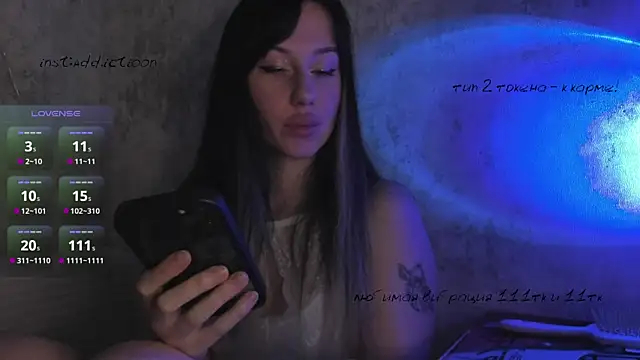 Snapshot of elena_addiction chatting on 03/03/25, 11:44 elena addiction online show from 03/03/25, 11:44