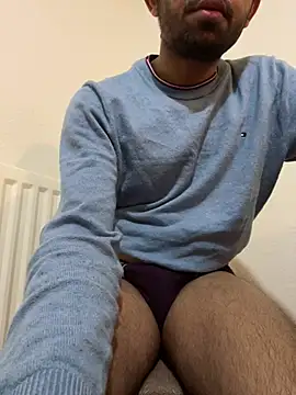 Snapshot of rhuh3991 chatting on 01/05/25, 08:32 rhuh3991 online show from 01/05/25, 08:32