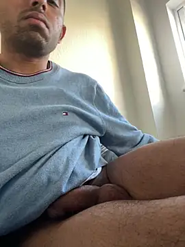 Snapshot of rhuh3991 chatting on 02/27/25, 02:21 rhuh3991 online show from 02/27/25, 02:21