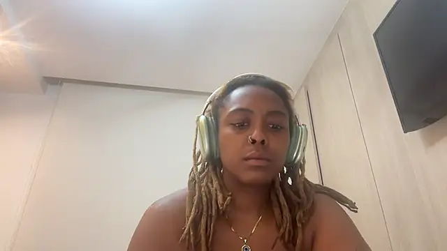 ChocolateCakeQueen online show from 02/13/25, 06:38