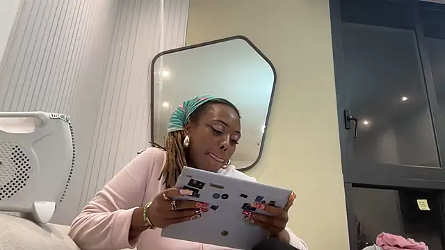 ChocolateCakeQueen online show from 02/19/25, 12:25