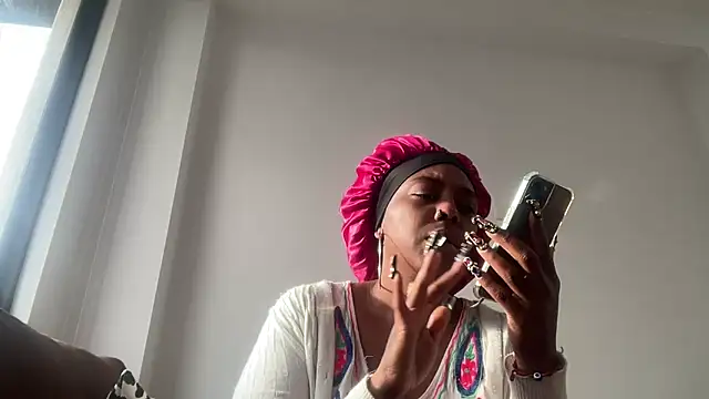 ChocolateCakeQueen online show from 11/10/25, 12:15