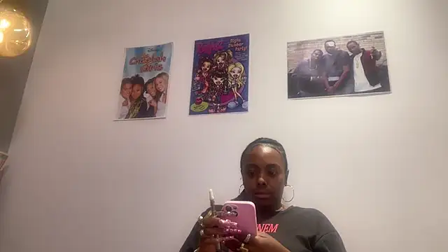 Snapshot of ChocolateCakeQueen chatting on 06/02/26, 12:56 ChocolateCakeQueen online show from 06/02/26, 12:56