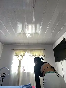 hannahb-e online show from 10/24/25, 07:54