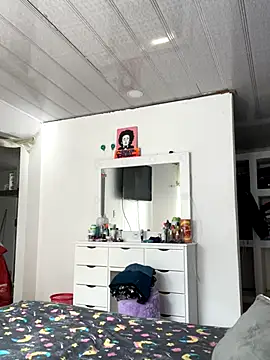 hannahb-e online show from 11/04/25, 01:54