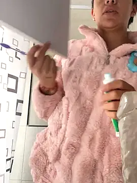 hannahb-e online show from 11/24/25, 01:11