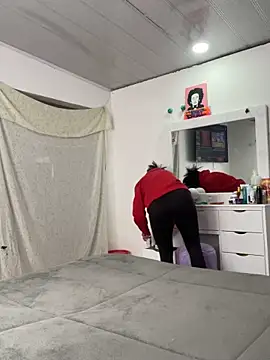 hannahb-e online show from 11/25/25, 07:36