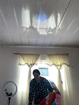 Snapshot of hannahb-e chatting on 01/11/26, 01:16 hannahb-e online show from 01/11/26, 01:16