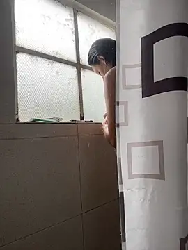 Snapshot of hannahb-e chatting on 02/10/26, 06:12 hannahb-e online show from 02/10/26, 06:12