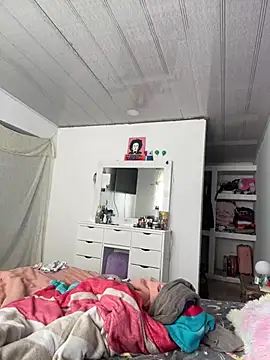 Snapshot of hannahb-e chatting on 03/01/26, 01:02 hannahb-e online show from 03/01/26, 01:02