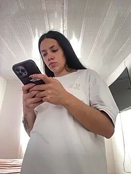 Snapshot of hannahb-e chatting on 03/03/26, 04:13 hannahb-e online show from 03/03/26, 04:13