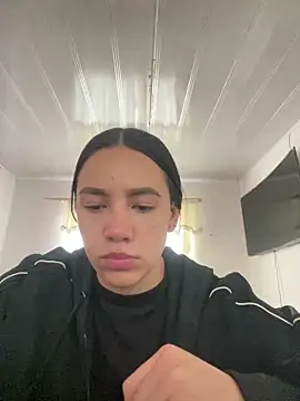 Snapshot of hannahb-e chatting on 03/06/26, 02:24 hannahb-e online show from 03/06/26, 02:24