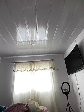 Snapshot of hannahb-e chatting on 03/10/26, 03:28 hannahb-e online show from 03/10/26, 03:28