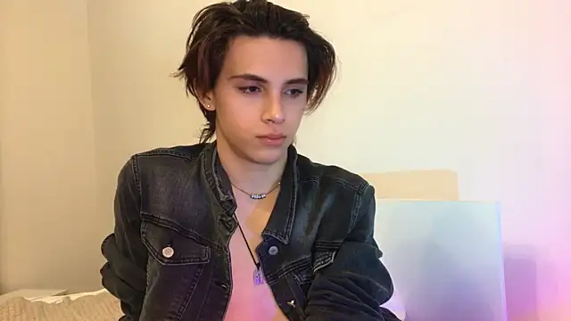 Snapshot of k0sta_ chatting on 12/15/24, 09:31 k0sta online show from 12/15/24, 09:31