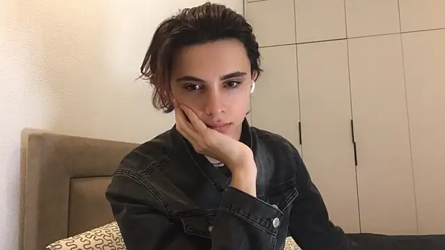 Snapshot of k0sta_ chatting on 12/29/24, 05:42 k0sta online show from 12/29/24, 05:42