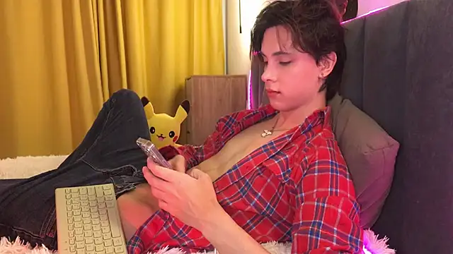 Snapshot of k0sta_ chatting on 03/05/25, 10:33 k0sta online show from 03/05/25, 10:33