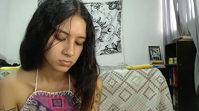 Snapshot of AlinaWoolf_ chatting on 12/27/24, 10:16 AlinaWoolf  online show from 12/27/24, 10:16