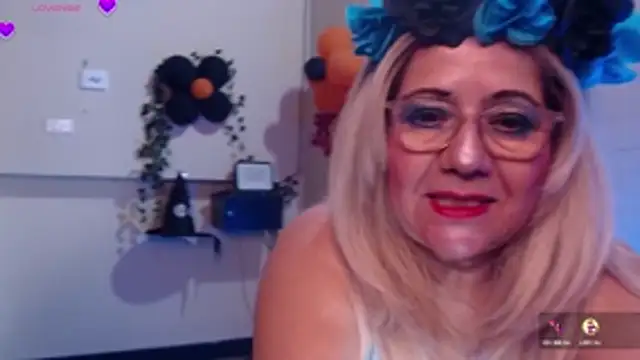 Snapshot of _samara chatting on 10/30/25, 11:38 samara online show from 10/30/25, 11:38