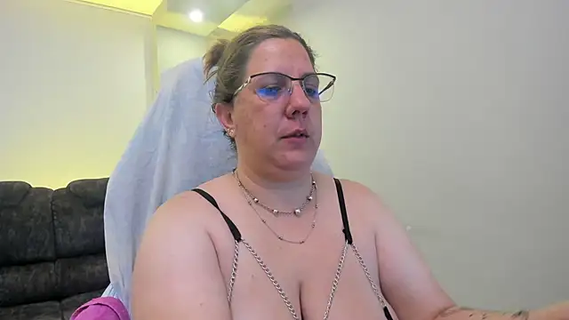 katie joness  online show from 09/10/25, 01:00