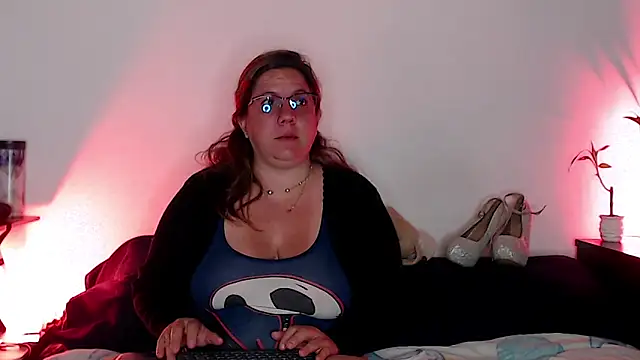 katie joness  online show from 10/10/25, 09:30