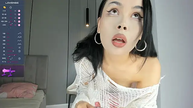 Liu Yifei  online show from 10/04/25, 12:41