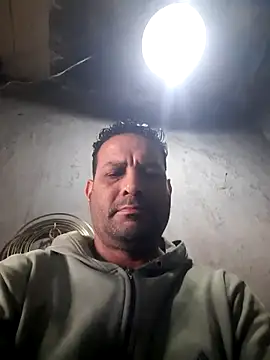 Snapshot of hecwil8 chatting on 09/23/25, 11:35 hecwil8 online show from 09/23/25, 11:35