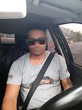 Snapshot of hecwil8 chatting on 10/17/25, 11:24 hecwil8 online show from 10/17/25, 11:24