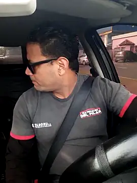 Snapshot of hecwil8 chatting on 10/28/25, 11:47 hecwil8 online show from 10/28/25, 11:47