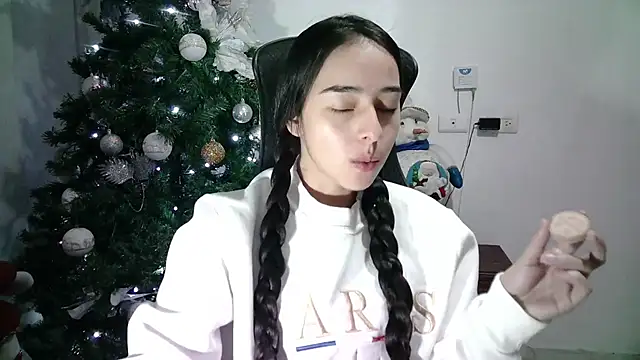 Snapshot of aineangeel chatting on 01/21/25, 12:04 aineangeel online show from 01/21/25, 12:04