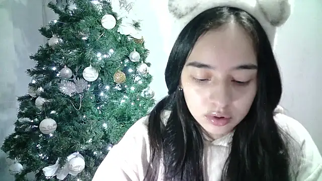 Snapshot of aineangeel chatting on 02/13/25, 02:45 aineangeel online show from 02/13/25, 02:45