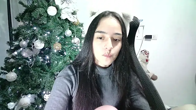 Snapshot of aineangeel chatting on 02/14/25, 02:39 aineangeel online show from 02/14/25, 02:39