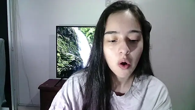 Snapshot of aineangeel chatting on 02/27/25, 11:04 aineangeel online show from 02/27/25, 11:04