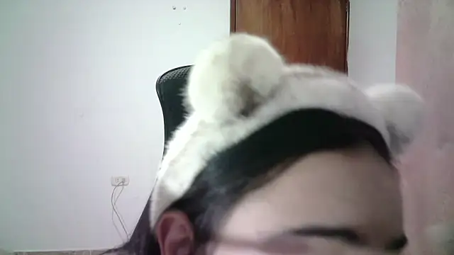 Snapshot of aineangeel chatting on 09/13/25, 01:38 aineangeel online show from 09/13/25, 01:38